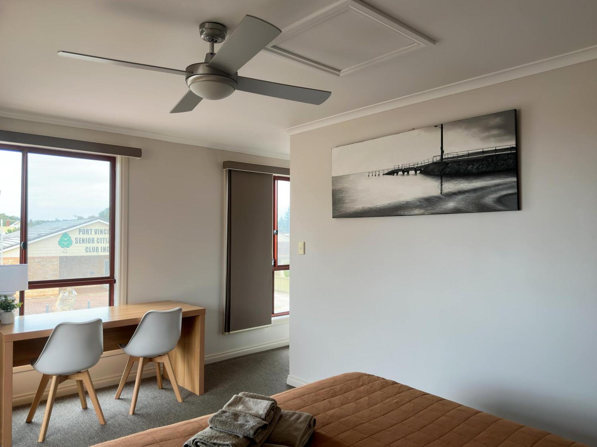 Port Vincent Motel & Apartments Экстерьер фото