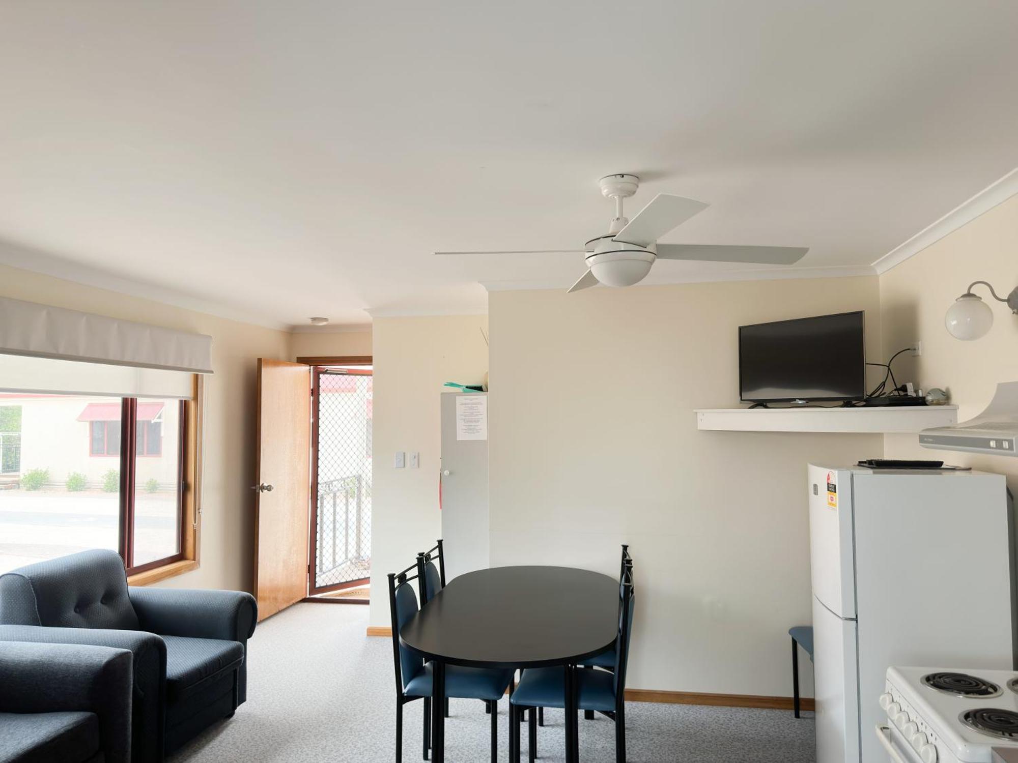 Port Vincent Motel & Apartments Экстерьер фото